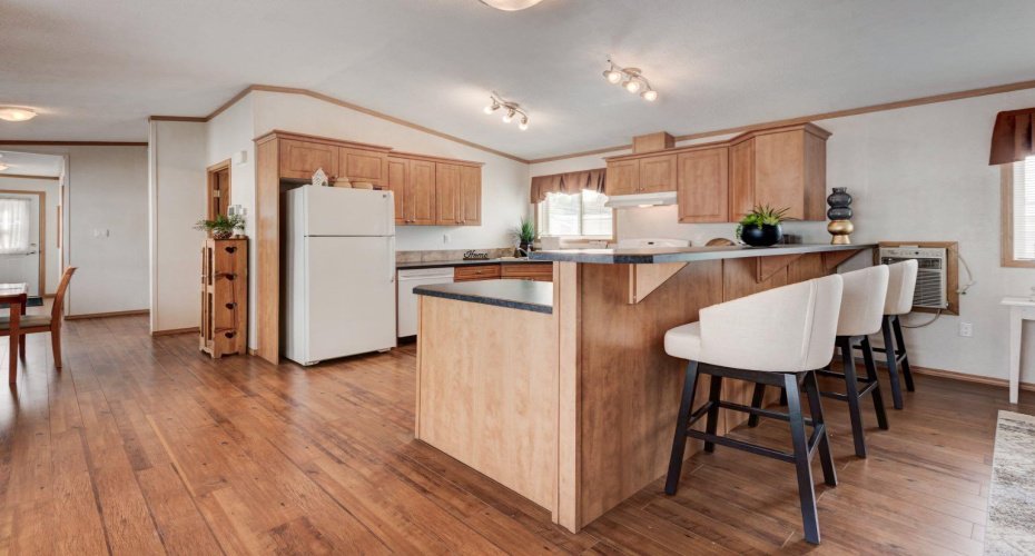 6724 17 Avenue, Calgary, Alberta T2A 0W5, 2 Bedrooms Bedrooms, ,2 BathroomsBathrooms,Mobile,For Sale,17,A2291323