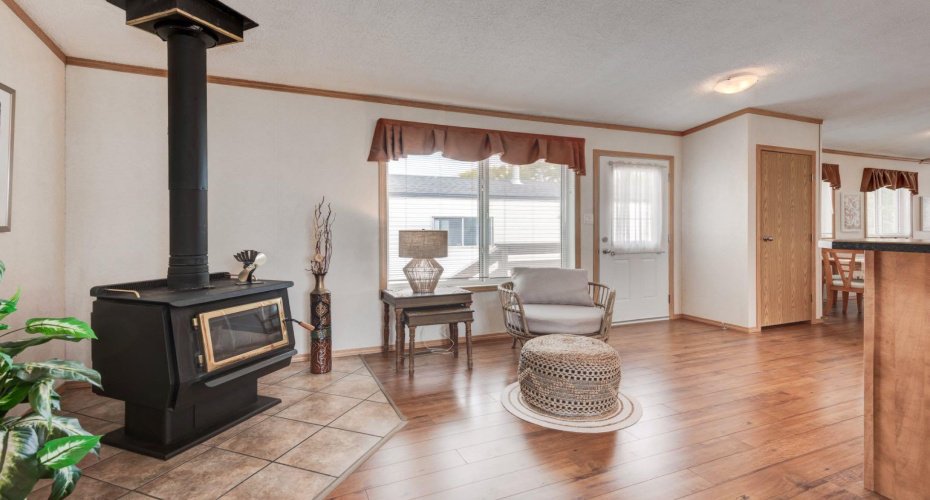 6724 17 Avenue, Calgary, Alberta T2A 0W5, 2 Bedrooms Bedrooms, ,2 BathroomsBathrooms,Mobile,For Sale,17,A2291323