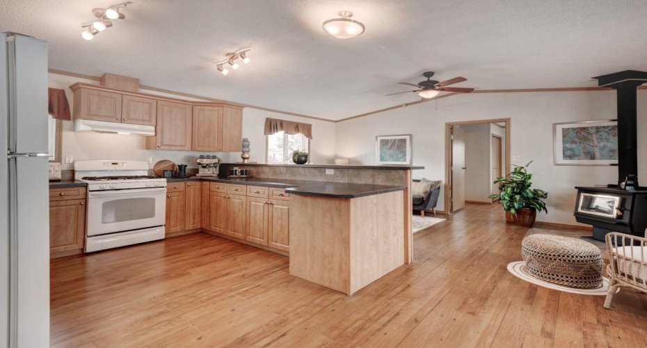 6724 17 Avenue, Calgary, Alberta T2A 0W5, 2 Bedrooms Bedrooms, ,2 BathroomsBathrooms,Mobile,For Sale,17,A2291323