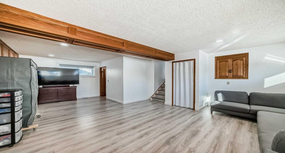 584 Whiteridge Way, Calgary, Alberta T1Y 2Y5, 4 Bedrooms Bedrooms, ,3 BathroomsBathrooms,Residential,For Sale,Whiteridge,A2294267