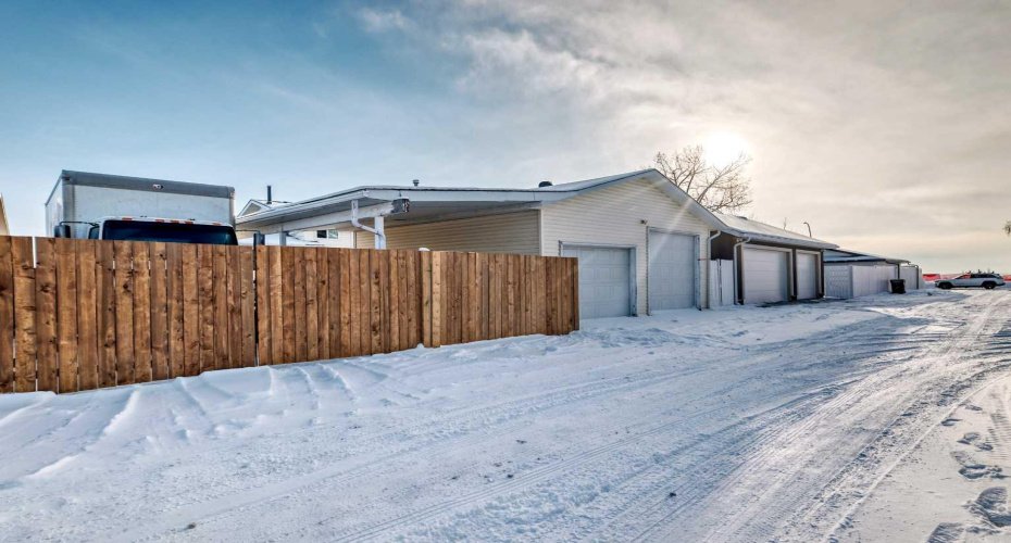 584 Whiteridge Way, Calgary, Alberta T1Y 2Y5, 4 Bedrooms Bedrooms, ,3 BathroomsBathrooms,Residential,For Sale,Whiteridge,A2294267