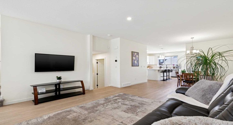 The open-concept main floor is ideal for both entertaining and everyday living, featuring 9-foot ceilings, large windows that flood the space with natural light, and a layout that effortlessly connects the kitchen, dining, and living areas.