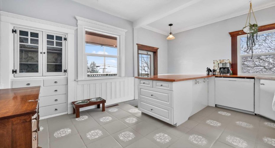 2713 9 Avenue, Calgary, Alberta T2A 0B6, 3 Bedrooms Bedrooms, ,3 BathroomsBathrooms,Residential,For Sale,9,A2298624