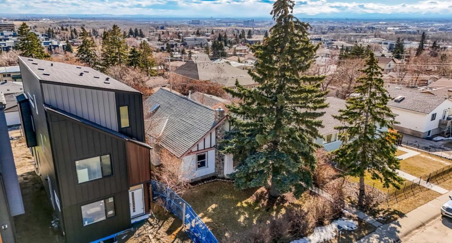 2713 9 Avenue, Calgary, Alberta T2A 0B6, 3 Bedrooms Bedrooms, ,3 BathroomsBathrooms,Residential,For Sale,9,A2298624