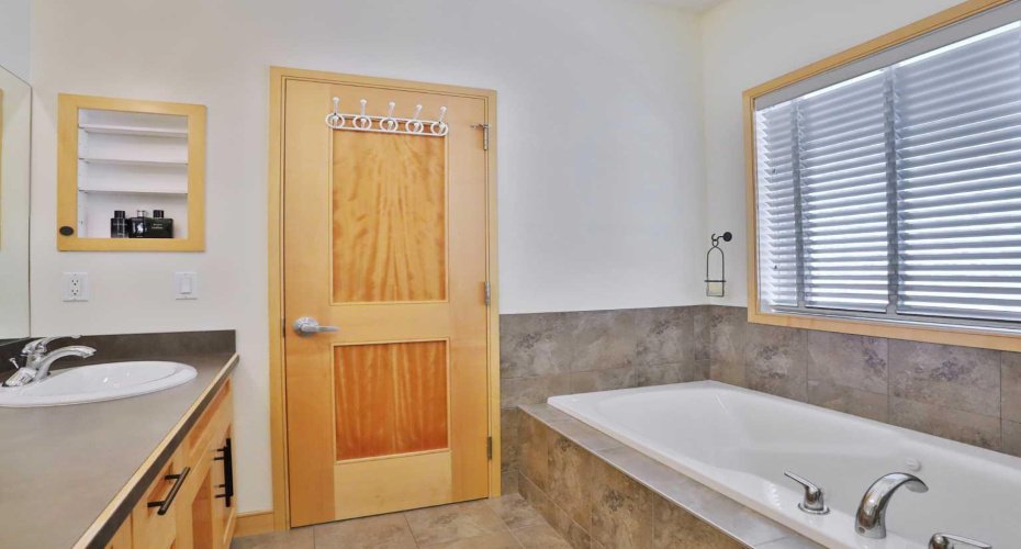 92 Sherwood Rise, Calgary, Alberta T3R 1P6, 3 Bedrooms Bedrooms, ,3 BathroomsBathrooms,Residential,For Sale,Sherwood,A2299332