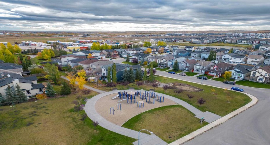 570 Silverton Street, Calgary, Alberta T2X 0T9, 2 Bedrooms Bedrooms, ,2 BathroomsBathrooms,Residential,For Sale,Silverton,A2301097