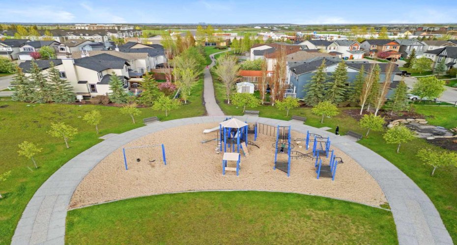 570 Silverton Street, Calgary, Alberta T2X 0T9, 2 Bedrooms Bedrooms, ,2 BathroomsBathrooms,Residential,For Sale,Silverton,A2301097