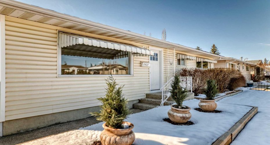 7427 25 Street, Calgary, Alberta T2C 1A3, 3 Bedrooms Bedrooms, ,2 BathroomsBathrooms,Residential,For Sale,25,A2304423