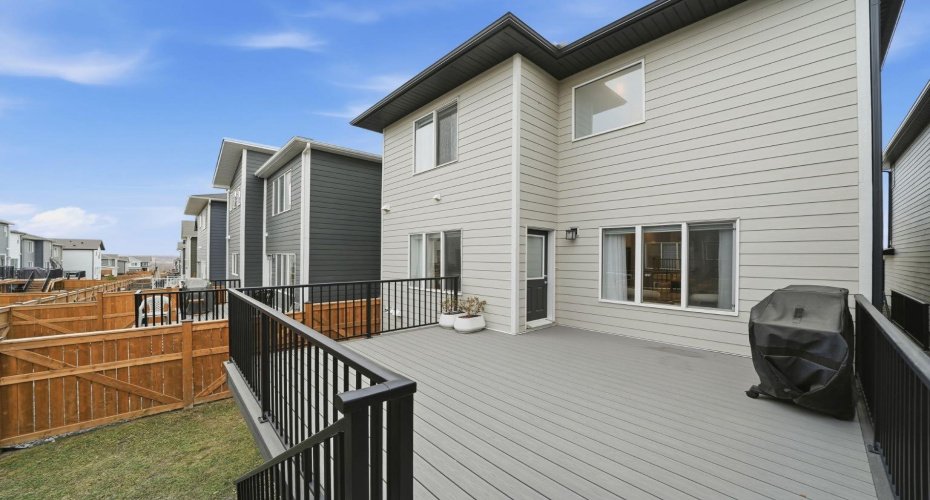 902 Bluerock Way, Calgary, Alberta T2Y 0S5, 3 Bedrooms Bedrooms, ,3 BathroomsBathrooms,Residential,For Sale,Bluerock,A2304430