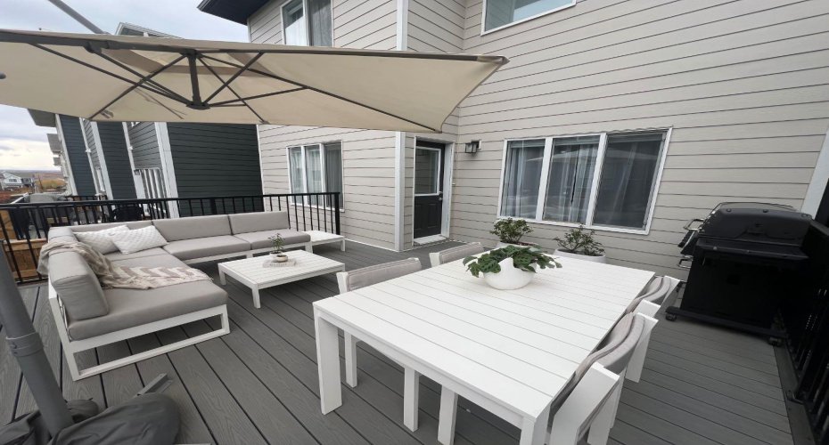 902 Bluerock Way, Calgary, Alberta T2Y 0S5, 3 Bedrooms Bedrooms, ,3 BathroomsBathrooms,Residential,For Sale,Bluerock,A2304430