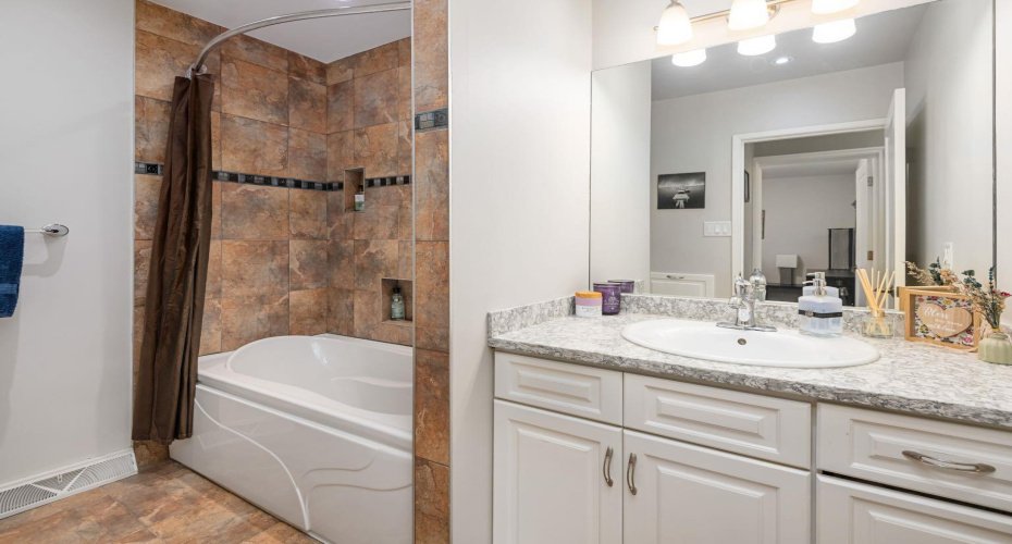 3144 Breen Crescent, Calgary, Alberta T2L1S7, 7 Bedrooms Bedrooms, ,4 BathroomsBathrooms,Residential,For Sale,Breen,A2304463