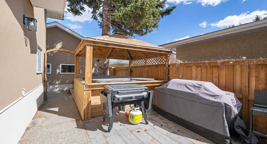 3144 Breen Crescent, Calgary, Alberta T2L1S7, 7 Bedrooms Bedrooms, ,4 BathroomsBathrooms,Residential,For Sale,Breen,A2304463