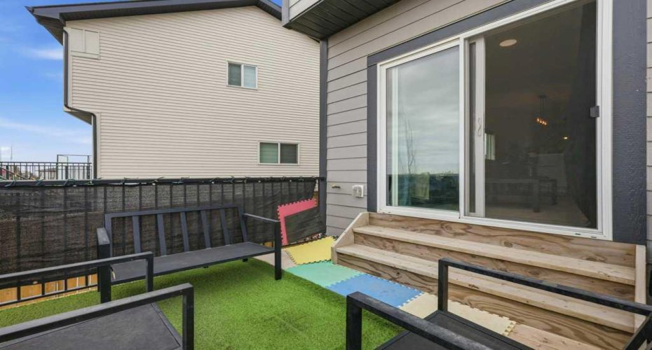 151 Creekstone Way, Calgary, Alberta T2X 4P9, 3 Bedrooms Bedrooms, ,3 BathroomsBathrooms,Residential,For Sale,Creekstone,A2304478