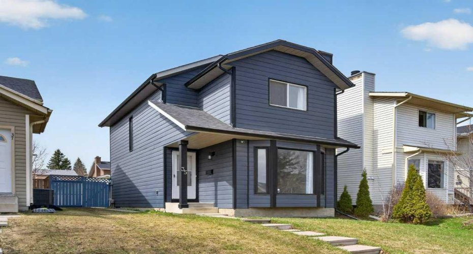 35 Martinview Crescent, Calgary, Alberta T3J 2S2, 3 Bedrooms Bedrooms, ,2 BathroomsBathrooms,Residential,For Sale,Martinview,A2304500