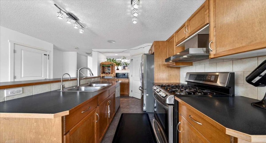 244 Silverado Range View, Calgary, Alberta T2X 0C8, 3 Bedrooms Bedrooms, ,3 BathroomsBathrooms,Residential,For Sale,Silverado Range,A2304525