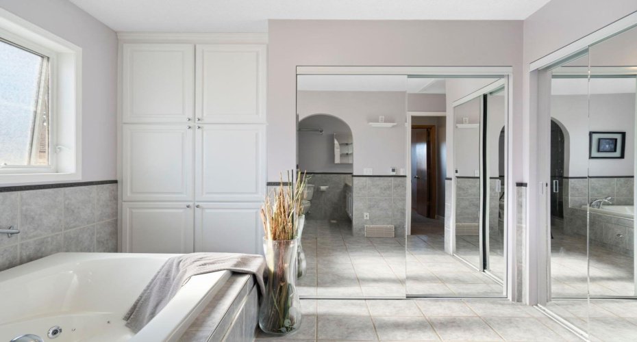 54 West McDougal Road, Cochrane, Alberta T4C 1M4, 3 Bedrooms Bedrooms, ,2 BathroomsBathrooms,Residential,For Sale,West McDougal,A2304556