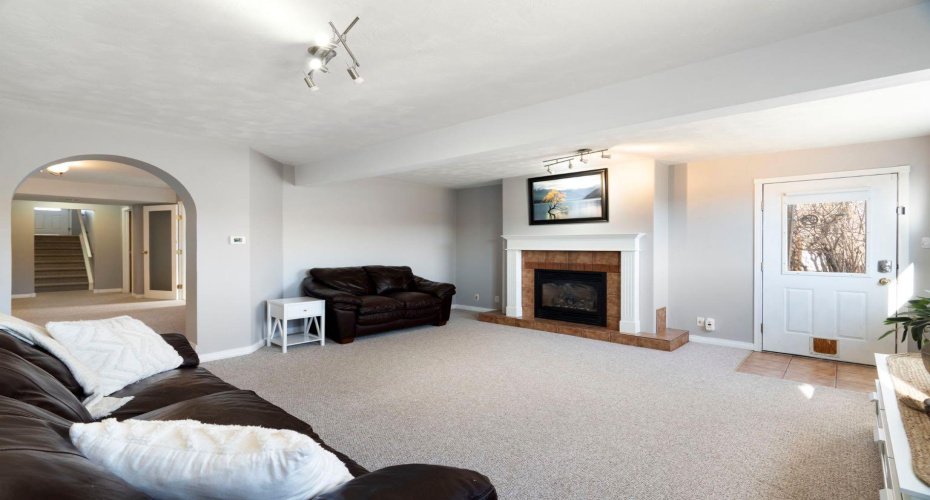 54 West McDougal Road, Cochrane, Alberta T4C 1M4, 3 Bedrooms Bedrooms, ,2 BathroomsBathrooms,Residential,For Sale,West McDougal,A2304556