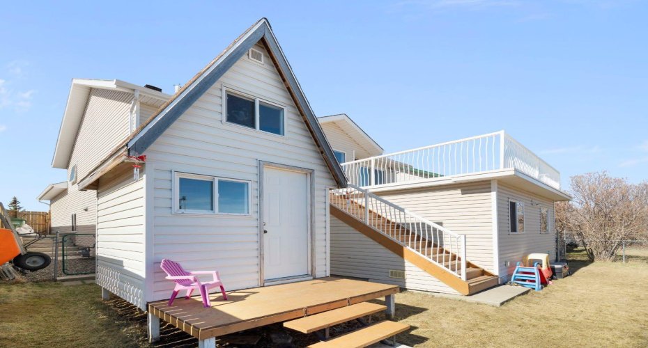 54 West McDougal Road, Cochrane, Alberta T4C 1M4, 3 Bedrooms Bedrooms, ,2 BathroomsBathrooms,Residential,For Sale,West McDougal,A2304556