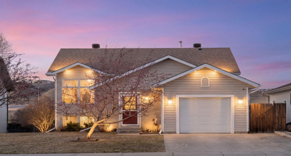 54 West McDougal Road, Cochrane, Alberta T4C 1M4, 3 Bedrooms Bedrooms, ,2 BathroomsBathrooms,Residential,For Sale,West McDougal,A2304556