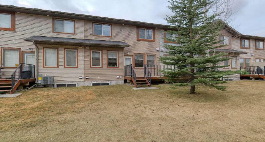 Backs onto common space