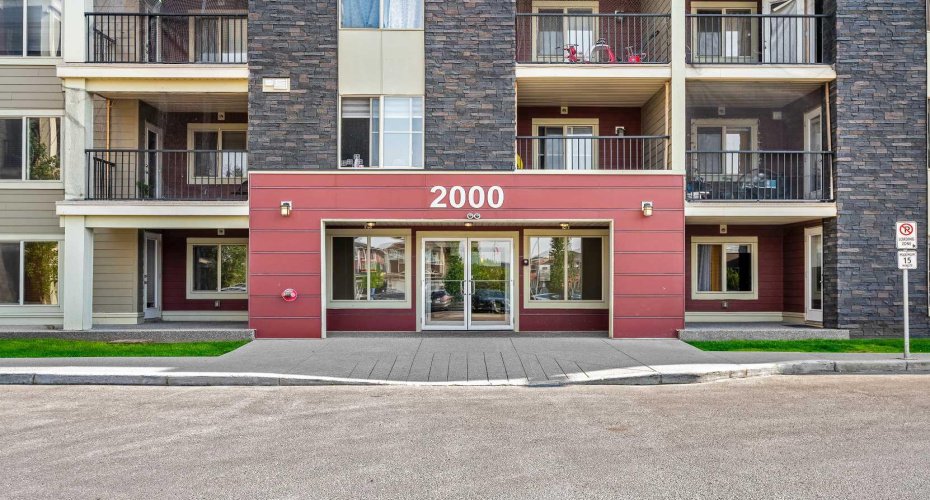 15 Saddlestone Way, Calgary, Alberta T3J 0S3, 2 Bedrooms Bedrooms, ,2 BathroomsBathrooms,Residential,For Sale,Saddlestone,A2303961