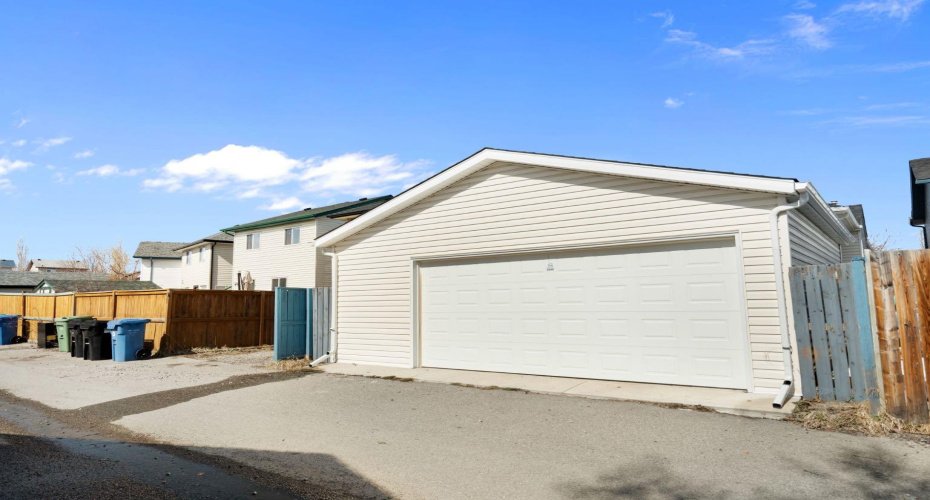 95 Coventry Road, Calgary, Alberta T3K5K4, 3 Bedrooms Bedrooms, ,2 BathroomsBathrooms,Residential,For Sale,Coventry,A2304017