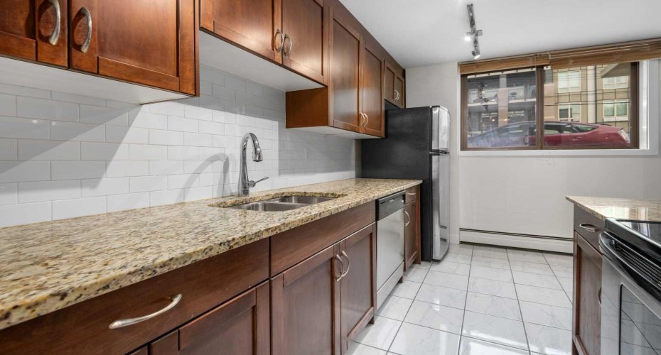 824 4 Avenue, Calgary, Alberta T2N 0M8, 1 Bedroom Bedrooms, ,1 BathroomBathrooms,Residential,For Sale,4,A2304027