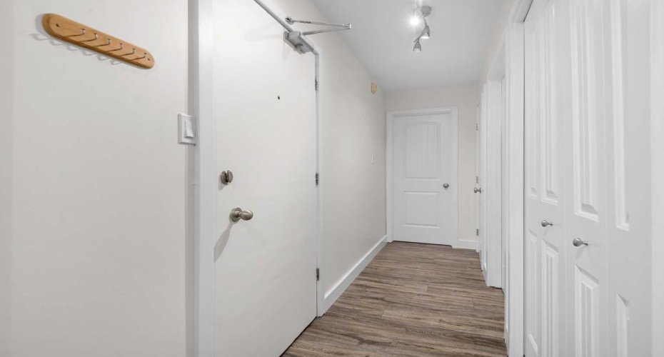 824 4 Avenue, Calgary, Alberta T2N 0M8, 1 Bedroom Bedrooms, ,1 BathroomBathrooms,Residential,For Sale,4,A2304027