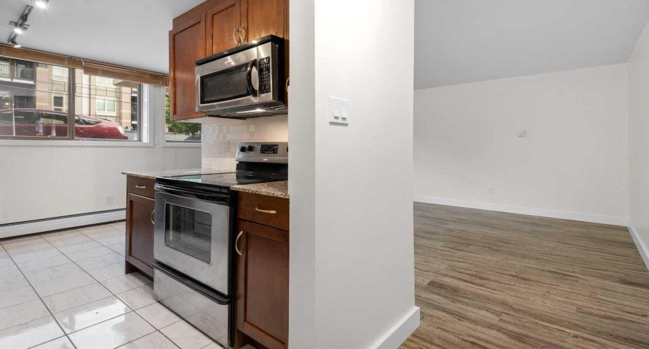 824 4 Avenue, Calgary, Alberta T2N 0M8, 1 Bedroom Bedrooms, ,1 BathroomBathrooms,Residential,For Sale,4,A2304027