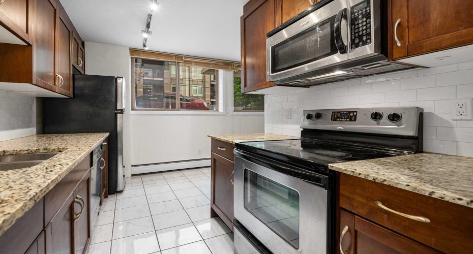 824 4 Avenue, Calgary, Alberta T2N 0M8, 1 Bedroom Bedrooms, ,1 BathroomBathrooms,Residential,For Sale,4,A2304027