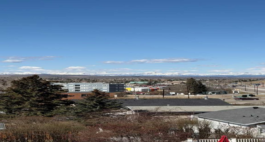 141 Mountain Street, Cochrane, Alberta T4C1Z5, 1 Bedroom Bedrooms, ,2 BathroomsBathrooms,Residential,For Sale,Mountain,A2304296