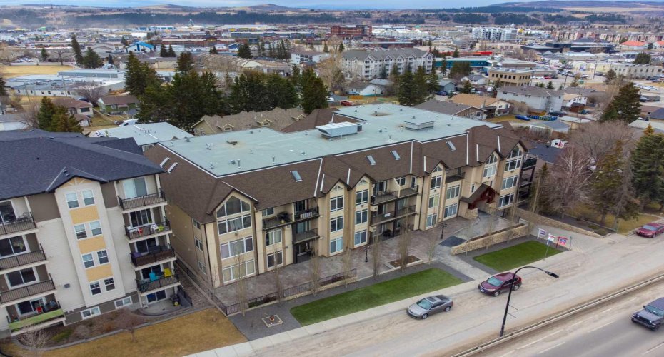 141 Mountain Street, Cochrane, Alberta T4C1Z5, 1 Bedroom Bedrooms, ,2 BathroomsBathrooms,Residential,For Sale,Mountain,A2304296