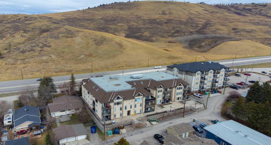 141 Mountain Street, Cochrane, Alberta T4C1Z5, 1 Bedroom Bedrooms, ,2 BathroomsBathrooms,Residential,For Sale,Mountain,A2304296