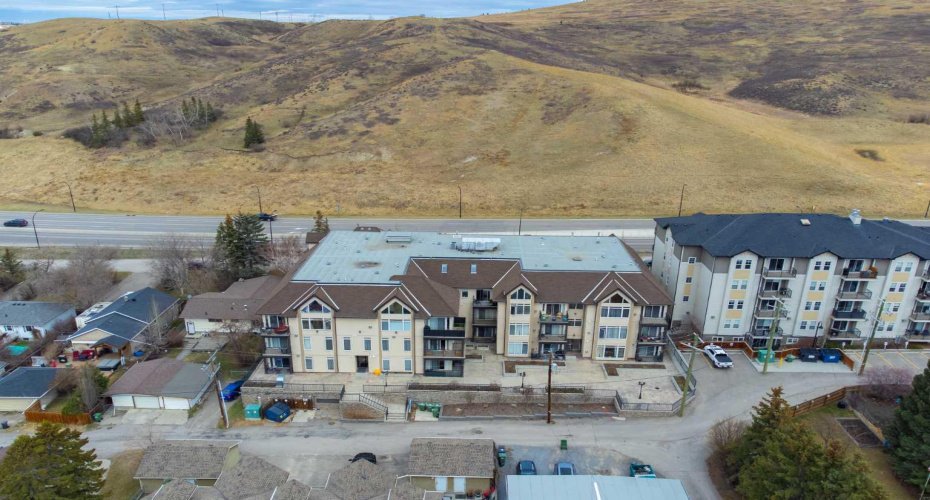 141 Mountain Street, Cochrane, Alberta T4C1Z5, 1 Bedroom Bedrooms, ,2 BathroomsBathrooms,Residential,For Sale,Mountain,A2304296