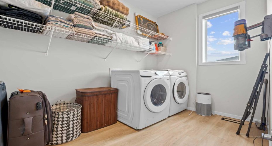 12 Southwinds Common, Airdrie, Alberta T4B 5T9, 4 Bedrooms Bedrooms, ,4 BathroomsBathrooms,Residential,For Sale,Southwinds,A2304331