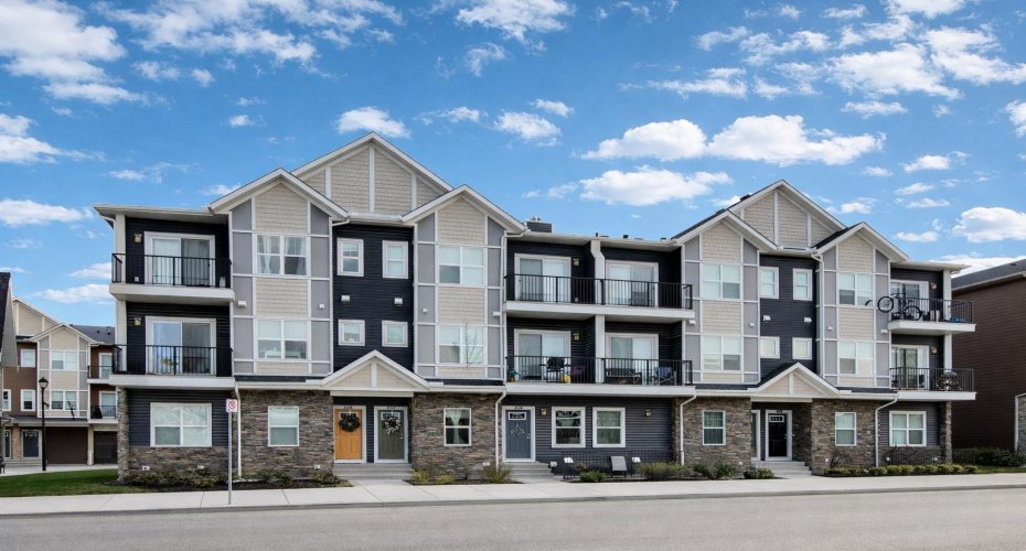 250 Fireside View, Cochrane, Alberta T4C2M2, 2 Bedrooms Bedrooms, ,2 BathroomsBathrooms,Residential,For Sale,Fireside,A2304335