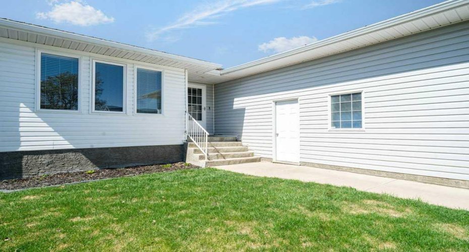 46 Sage Close, Medicine Hat, Alberta T1B 4H7, 5 Bedrooms Bedrooms, ,3 BathroomsBathrooms,Residential,For Sale,Sage,A2304345