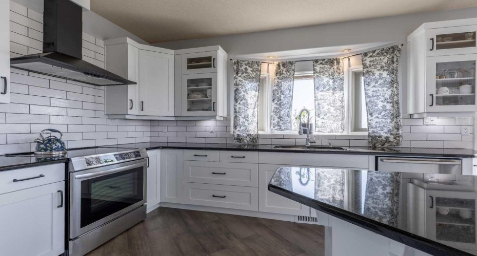 406 Meadow Lark Drive, Rural Lethbridge County, Alberta T1J 4R9, 5 Bedrooms Bedrooms, ,4 BathroomsBathrooms,Residential,For Sale,Meadow Lark,A2304348