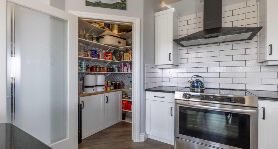 406 Meadow Lark Drive, Rural Lethbridge County, Alberta T1J 4R9, 5 Bedrooms Bedrooms, ,4 BathroomsBathrooms,Residential,For Sale,Meadow Lark,A2304348