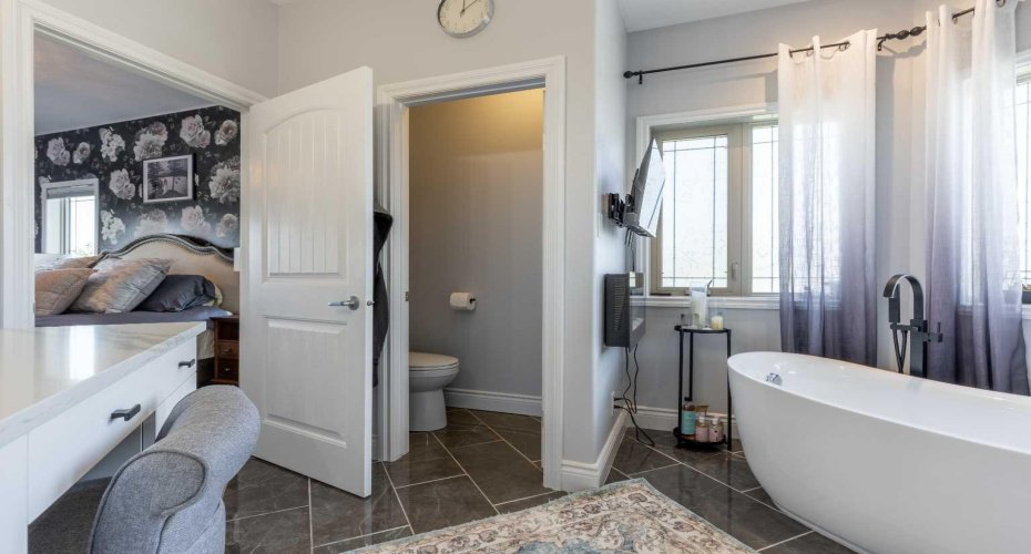 406 Meadow Lark Drive, Rural Lethbridge County, Alberta T1J 4R9, 5 Bedrooms Bedrooms, ,4 BathroomsBathrooms,Residential,For Sale,Meadow Lark,A2304348