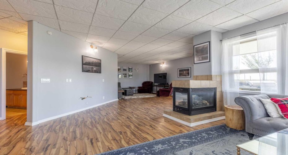 406 Meadow Lark Drive, Rural Lethbridge County, Alberta T1J 4R9, 5 Bedrooms Bedrooms, ,4 BathroomsBathrooms,Residential,For Sale,Meadow Lark,A2304348