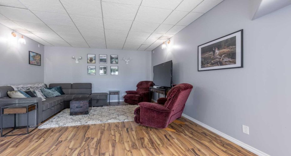 406 Meadow Lark Drive, Rural Lethbridge County, Alberta T1J 4R9, 5 Bedrooms Bedrooms, ,4 BathroomsBathrooms,Residential,For Sale,Meadow Lark,A2304348