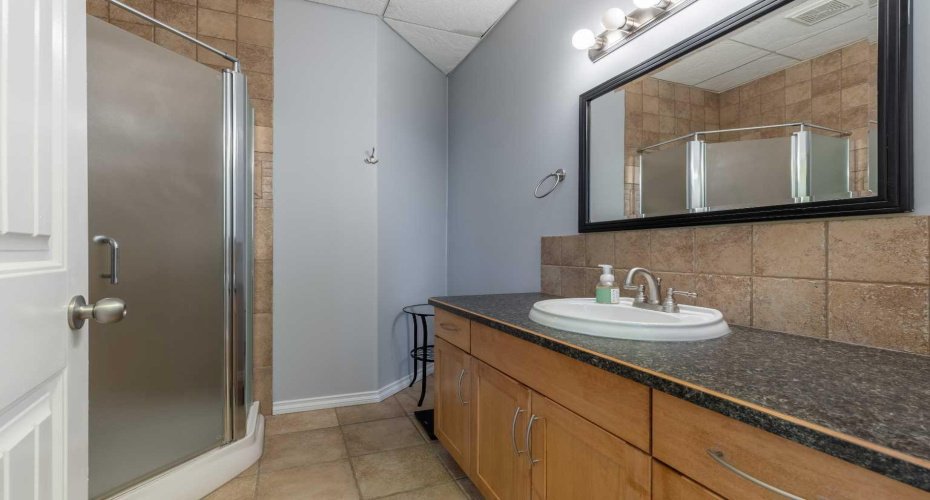 406 Meadow Lark Drive, Rural Lethbridge County, Alberta T1J 4R9, 5 Bedrooms Bedrooms, ,4 BathroomsBathrooms,Residential,For Sale,Meadow Lark,A2304348