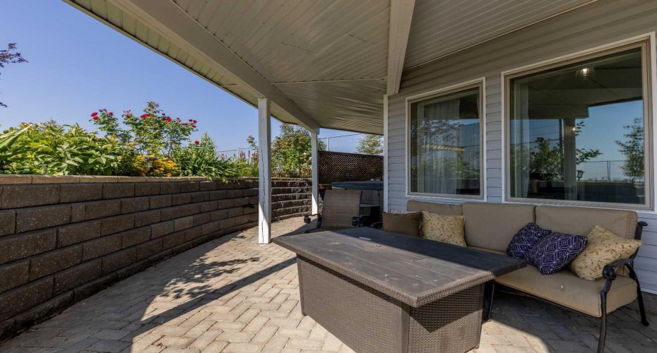 406 Meadow Lark Drive, Rural Lethbridge County, Alberta T1J 4R9, 5 Bedrooms Bedrooms, ,4 BathroomsBathrooms,Residential,For Sale,Meadow Lark,A2304348