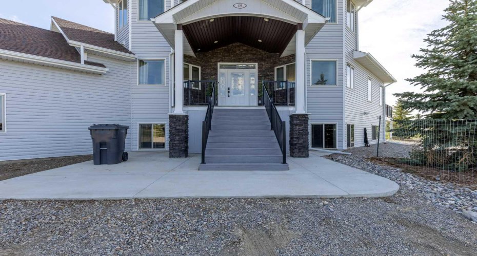 406 Meadow Lark Drive, Rural Lethbridge County, Alberta T1J 4R9, 5 Bedrooms Bedrooms, ,4 BathroomsBathrooms,Residential,For Sale,Meadow Lark,A2304348