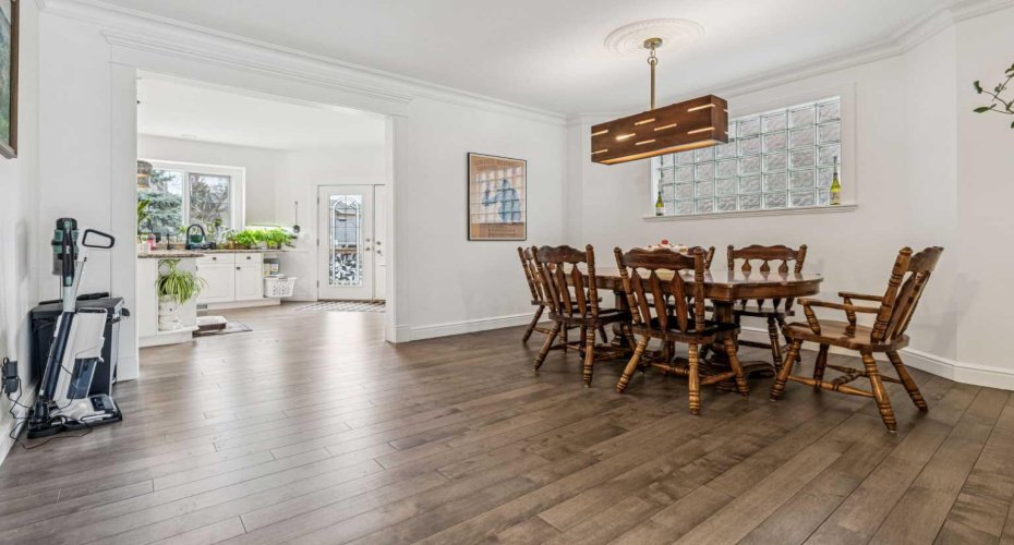 2211 Bowness Road, Calgary, Alberta T2N 3L4, 4 Bedrooms Bedrooms, ,4 BathroomsBathrooms,Residential,For Sale,Bowness,A2304349