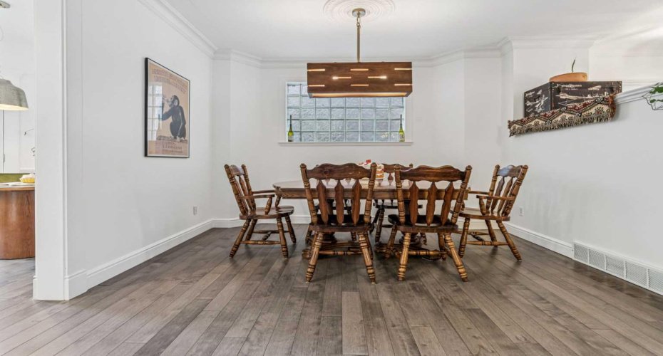 2211 Bowness Road, Calgary, Alberta T2N 3L4, 4 Bedrooms Bedrooms, ,4 BathroomsBathrooms,Residential,For Sale,Bowness,A2304349