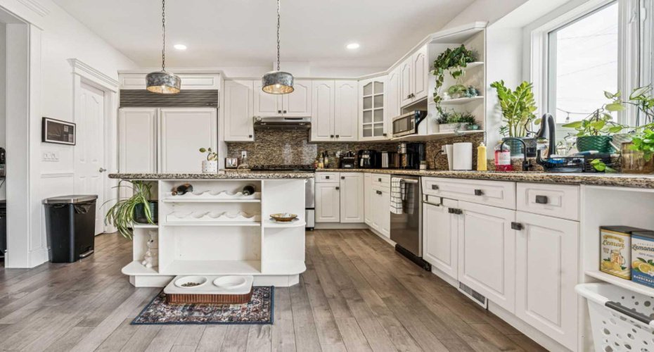 2211 Bowness Road, Calgary, Alberta T2N 3L4, 4 Bedrooms Bedrooms, ,4 BathroomsBathrooms,Residential,For Sale,Bowness,A2304349