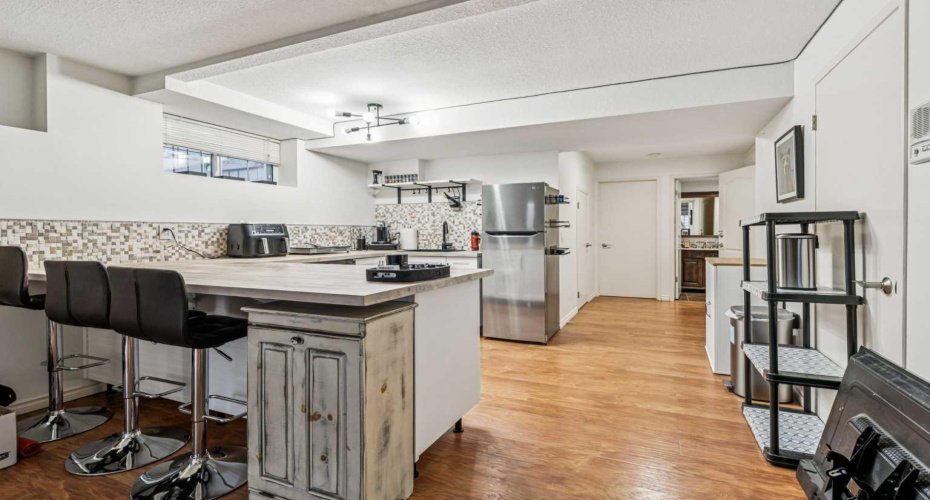 2211 Bowness Road, Calgary, Alberta T2N 3L4, 4 Bedrooms Bedrooms, ,4 BathroomsBathrooms,Residential,For Sale,Bowness,A2304349