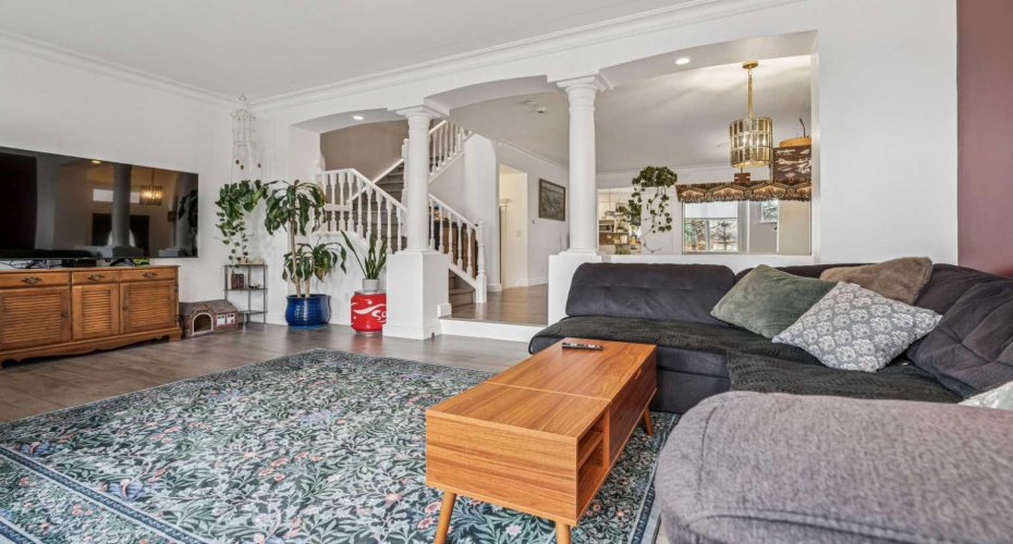 2211 Bowness Road, Calgary, Alberta T2N 3L4, 4 Bedrooms Bedrooms, ,4 BathroomsBathrooms,Residential,For Sale,Bowness,A2304349